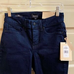 NWT - NYDJ Marilyn Straight Jeans, Rinse blue color - Size 0 (fits size 2)